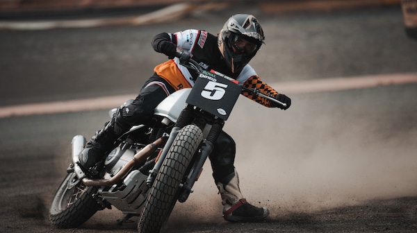 Royal Enfield, in Italia la sua prima Slide School per il flat track