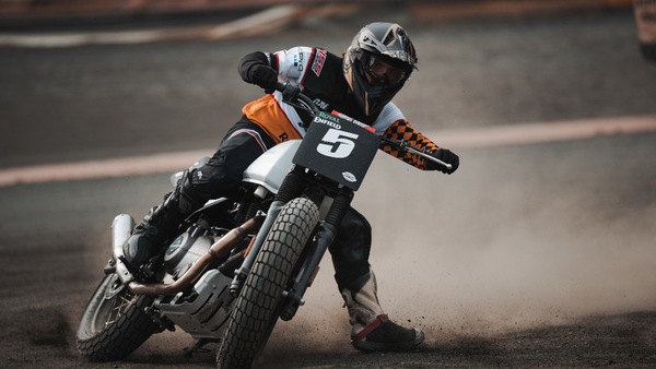 Royal Enfield, in Italia la sua prima Slide School per il flat track