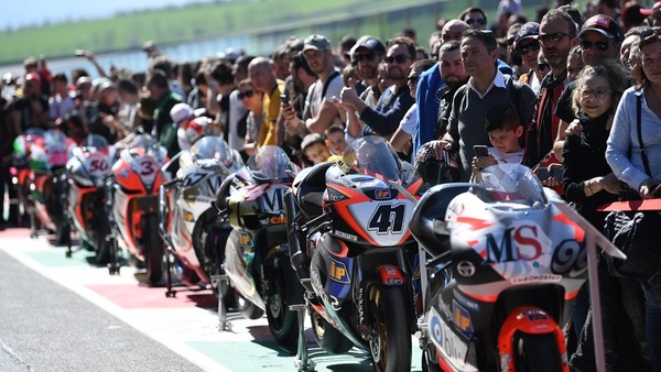 Aprilia All Stars 2022: partecipa e vinci una Tuono 660