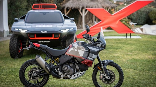 Ducati DesertX e Audi RS Q e-tron, protagoniste in Sardegna