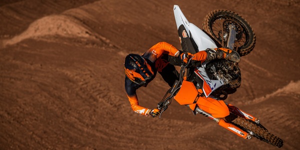 KTM, nuova gamma SX 2023: tra agonismo e divertimento
