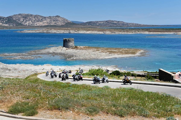 "On the road, on the beach", con InMoto e Tom 42: nell'avventura c'è la X-Cape 650
