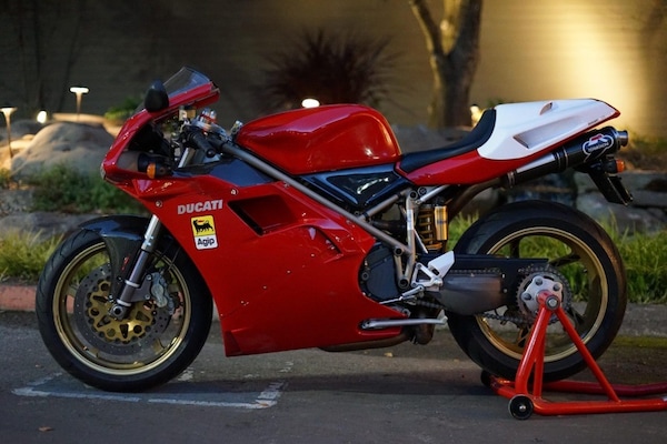 Rara Ducati 916 SPS venduta all'asta negli USA