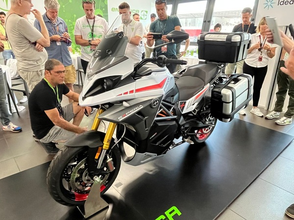 Energica, svelata la Experia: la prima Green Tourer
