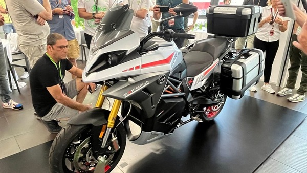 Energica, svelata la Experia: la prima Green Tourer