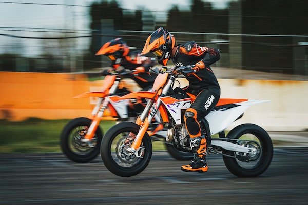 KTM 450 SMR 2023, restyling a favore di pilota