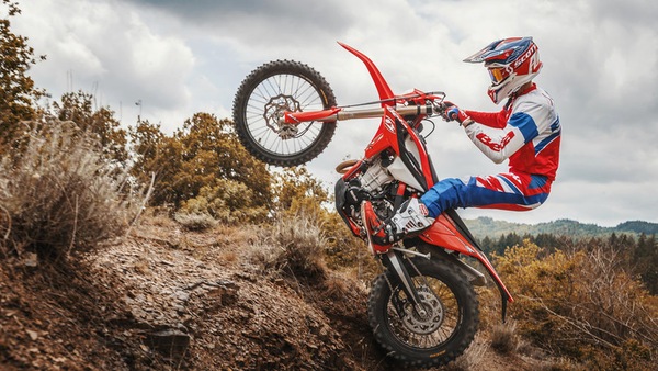 Beta RR, nuova gamma enduro 2023: evoluzione mirata