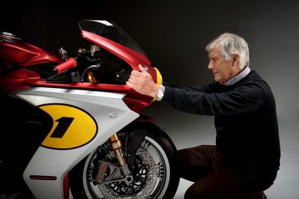 Compie 80 anni Giacomo Agostini: "La moto? Il mio più grande amore"
