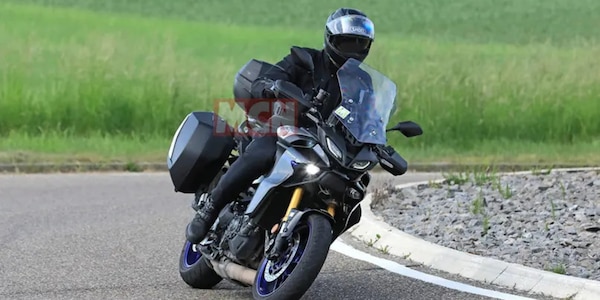 Yamaha Tracer 9 GT 2023, le foto spia mostrano il radar