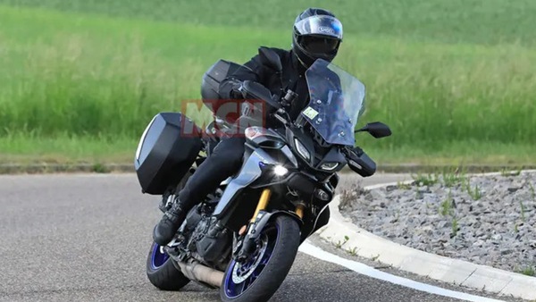 Yamaha Tracer 9 GT 2023, le foto spia mostrano il radar