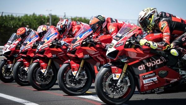 Ducati: sold out in poche ore per le Panigale V4 S Lenovo Race of Champions