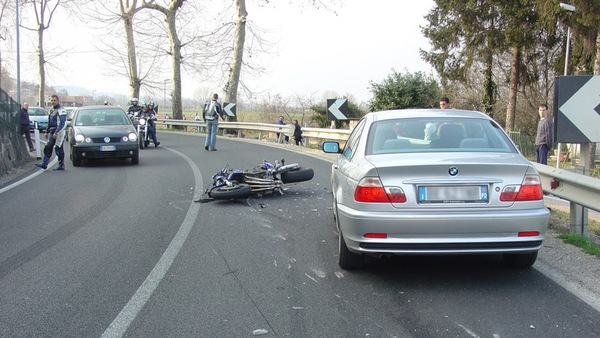 Gli incidenti stradali nel 2021: bene, benino, anzi no