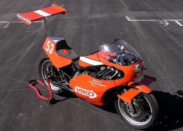 Ali da corsa: la storia della TZ750 del... Dottore!
