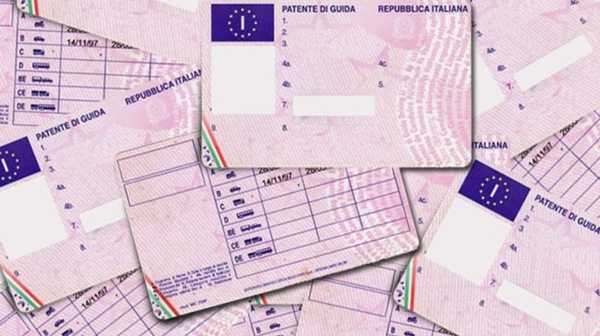 Patente moto, non più esami per il passaggio: basterà un corso