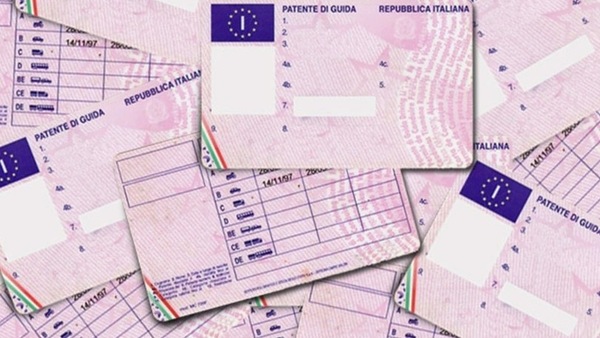 Patente moto, non più esami per il passaggio: basterà un corso