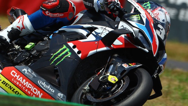 BMW, la forcella in fibra di carbonio debutta nell'Endurance