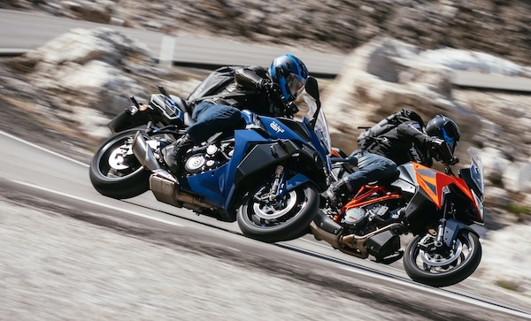 KTM 1290 Super Duke GT VS Suzuki GSX-S1000GT: arancia meccanica