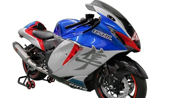 Suzuki, campioni e modelli storici all'Autolook Week di Torino