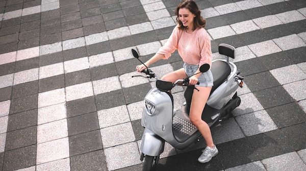 Yadea M6L, scooter comodo ed economico che arriva dalla Cina