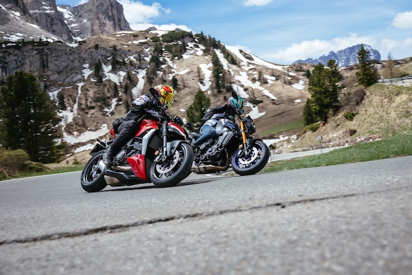 Ducati StreetFighter V2 vs Yamaha MT-09 SP: accidenti che sorpresa!