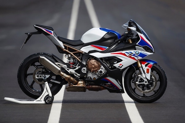 BMW S1000 RR, aggiornamento per il 2023: più potenza ma poche modifiche
