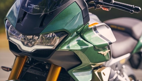 Moto Guzzi V100 Mandello: crossover, tourer o roadster?