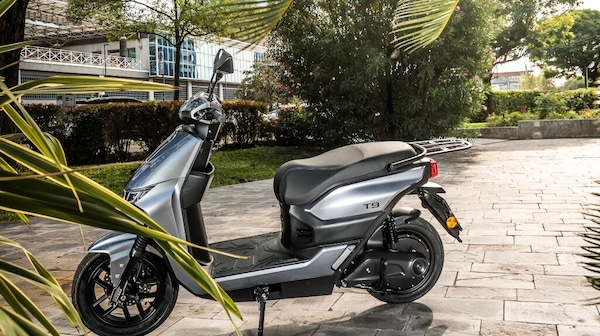 Yadea T9L Plus "dura" di più: con doppia batteria (inclusa)