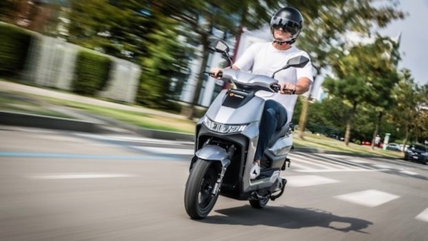 Giorgia Meloni e il suo "No" a bonus per monopattini: "Meglio motorini e scooter"