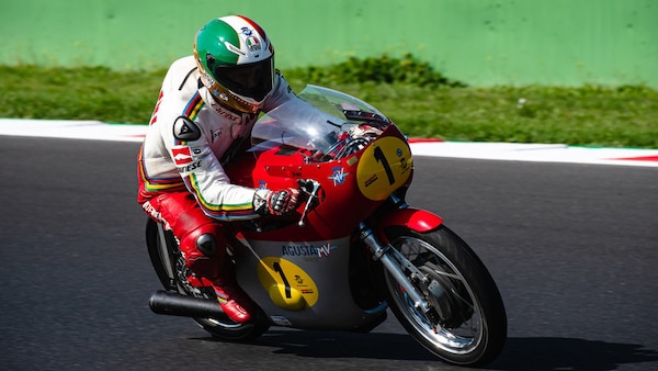 A Misano in pista con Giacomo Agostini e la sua MV Agusta