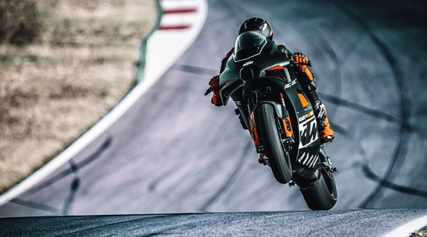KTM RC 8C 2023: la racer è ancora più potente