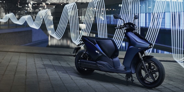 Ray 7.7, un nuovo scooter elettrico arriva in Italia