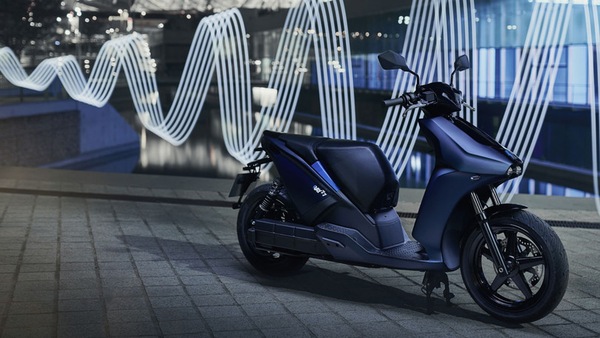 Ray 7.7, un nuovo scooter elettrico arriva in Italia