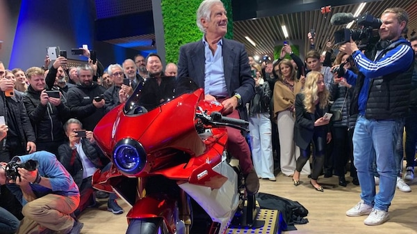 MV Agusta Superveloce: Agostini toglie i veli alla 1000 Serie Oro