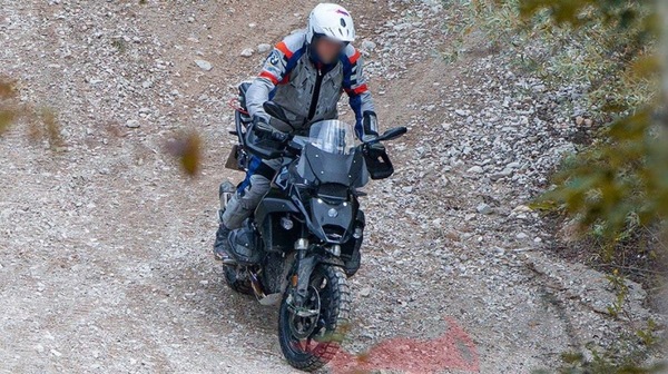 BMW R 1300 GS sempre più vicina: beccata in fuoristrada