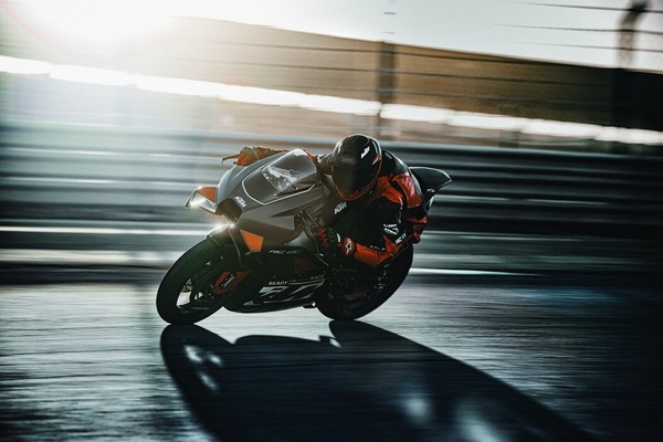 KTM RC 8c: tutte vendute in soli 2 minuti!