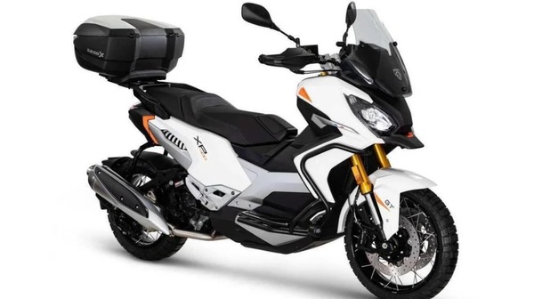 Peugeot XP400 2023, lo scooter ADV sarà prodotto in due versioni