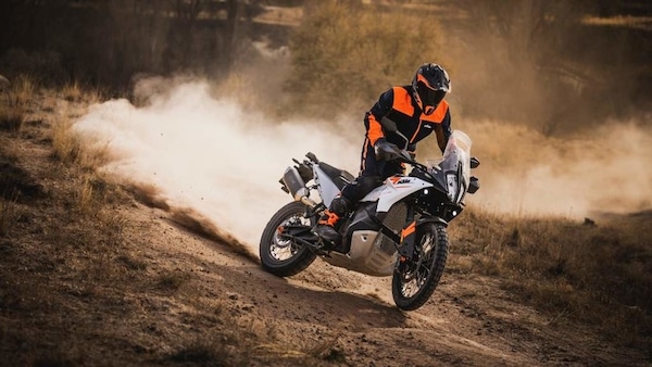 KTM, 790 Adventure 2023: media da 95 CV