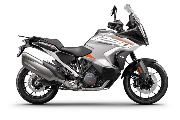 KTM 1290 Super Adventure S 2023, cambiano look e dotazioni