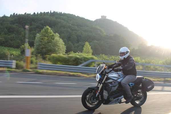 Viaggiare in elettrico: si può fare? Quanto costa?