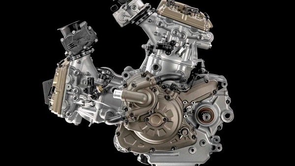 Ducati, Domenicali: "Il V2? Presto un nuovo motore, pulito e performante"