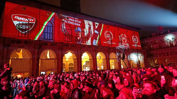 Ducati tinge Bologna di Rosso Iridato: grande festa Campioni in Piazza
