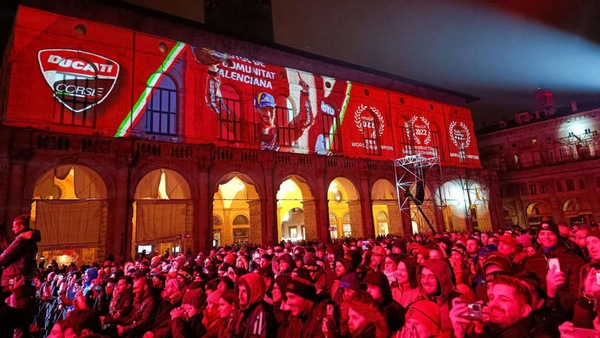 Ducati tinge Bologna di Rosso Iridato: grande festa Campioni in Piazza
