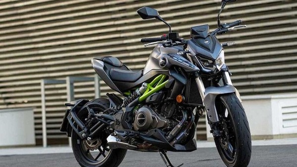 QJ Motor, la SKR400: naked entry level anche nel prezzo