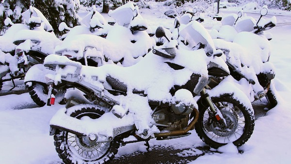 Esco in moto o sto a casa? Il "dramma" del motociclista d'inverno