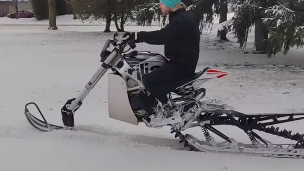 Come ti trasformo una Aprilia RSV4 in una motoslitta da 217 CV VIDEO