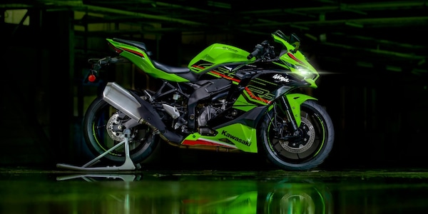 Kawasaki Ninja ZX-4R, 4 cilindri da urlo!