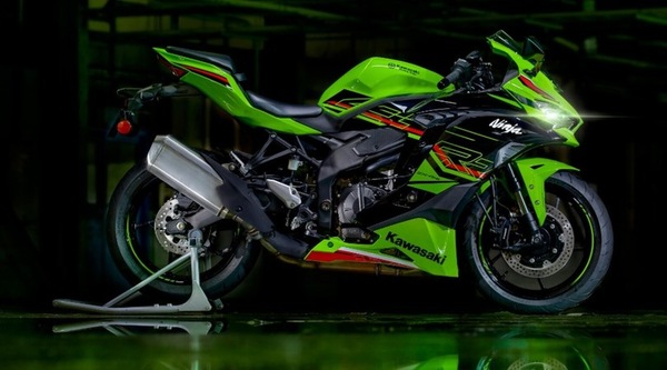 Kawasaki Ninja ZX-4R, 4 cilindri da urlo!