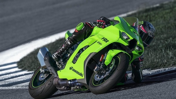 Kawasaki ZX-10RR 2023: arriva l'aspirazione a geometria variabile
