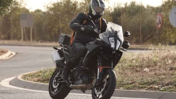 KTM, ora è ufficiale: la nuova SMT presto in vetrina