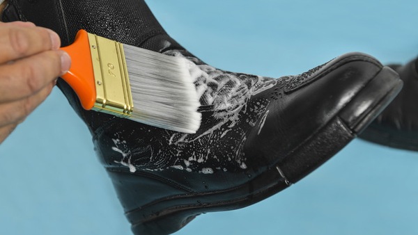 Stivali moto: quando pulirli, come pulirli